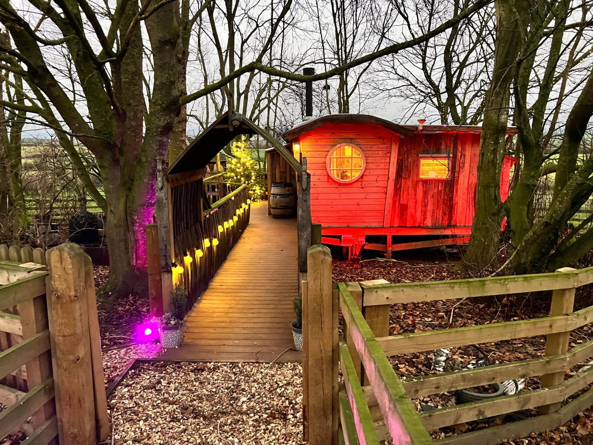 Burtree Country House, Tipi'S, Treehouse & Lodge & House Rooms With Hot Tubs In A Private Garden Thirsk Kültér fotó