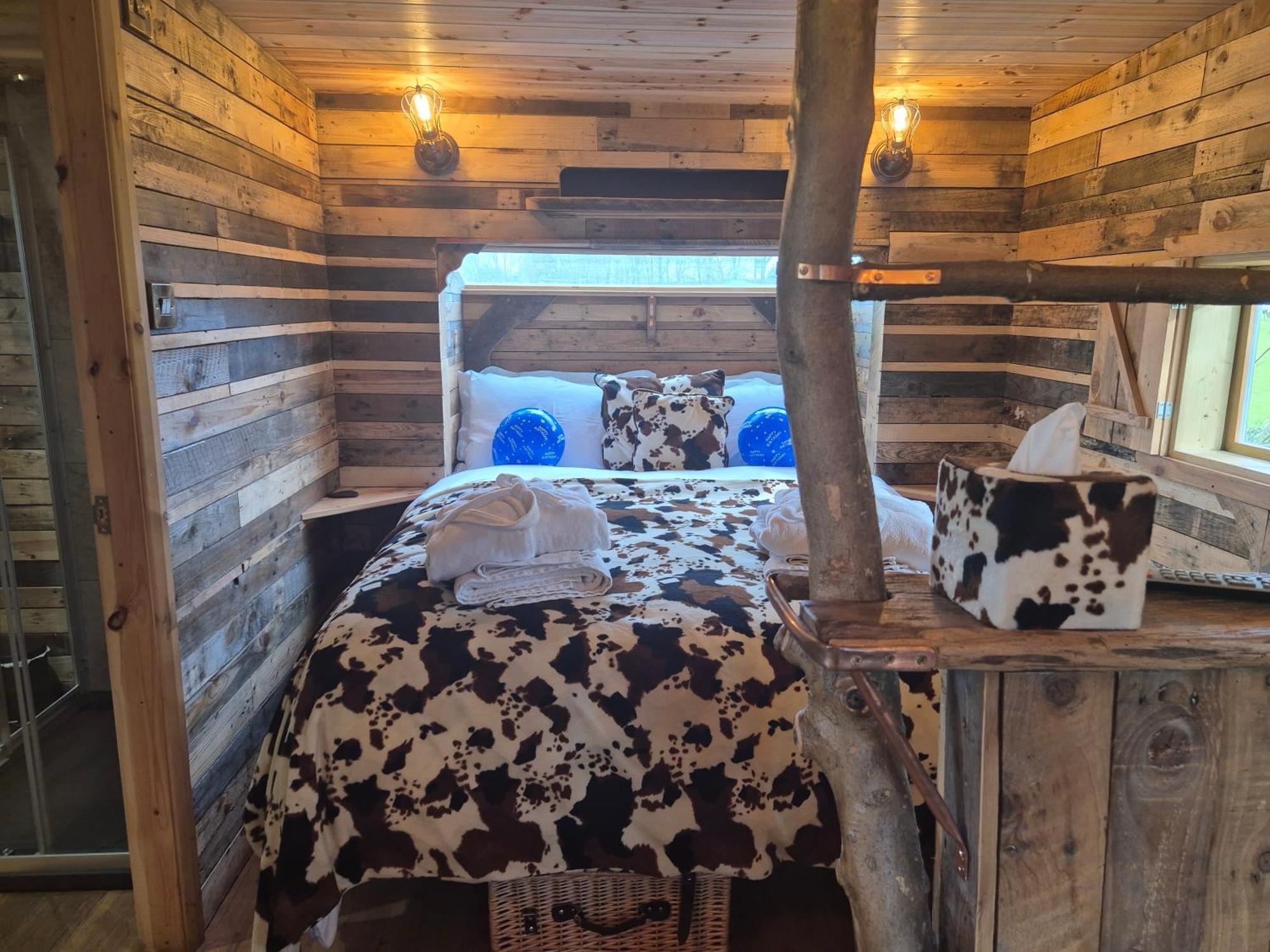 Burtree Country House, Tipi'S, Treehouse & Lodge & House Rooms With Hot Tubs In A Private Garden Thirsk Kültér fotó