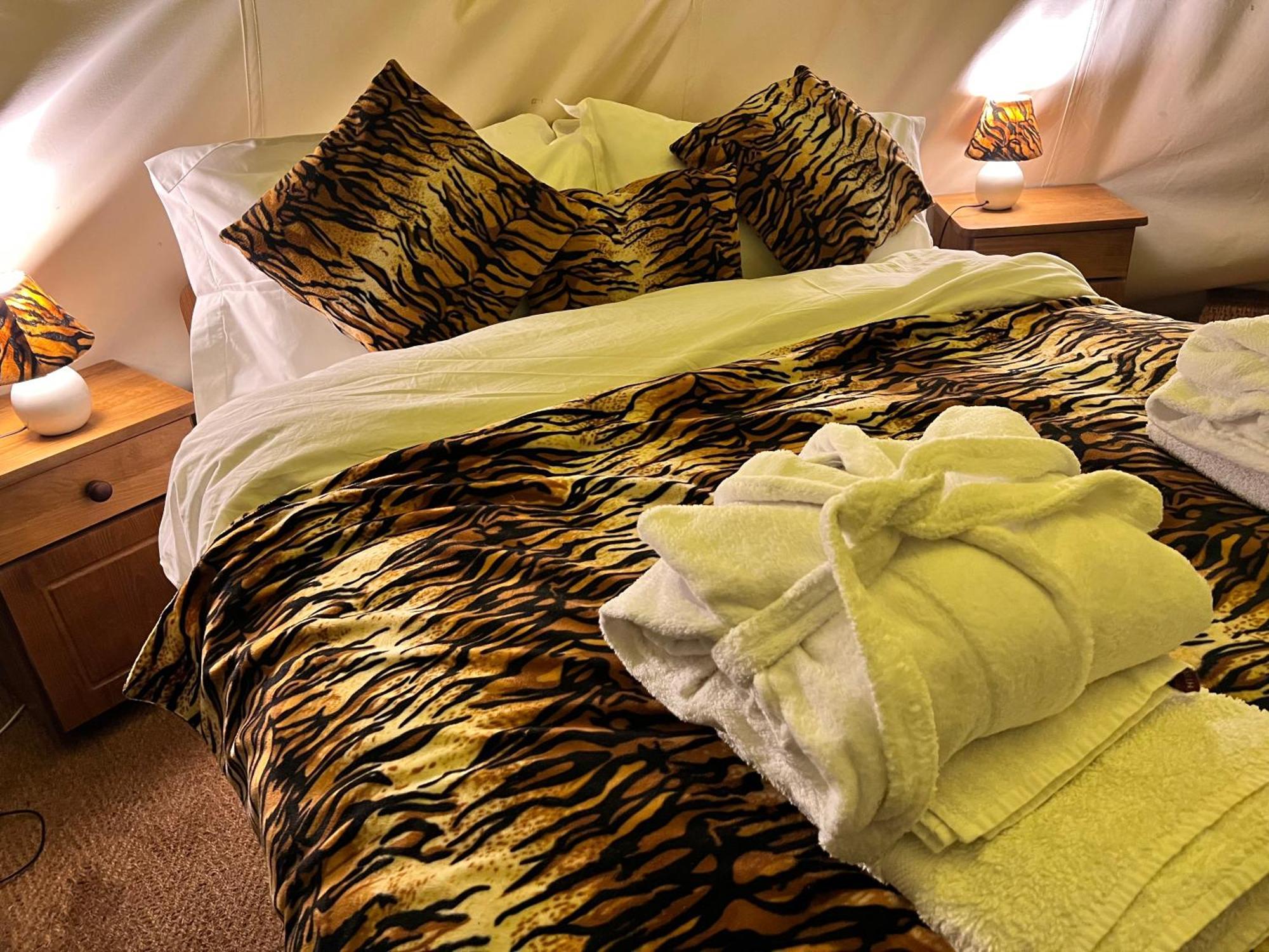 Burtree Country House, Tipi'S, Treehouse & Lodge & House Rooms With Hot Tubs In A Private Garden Thirsk Kültér fotó