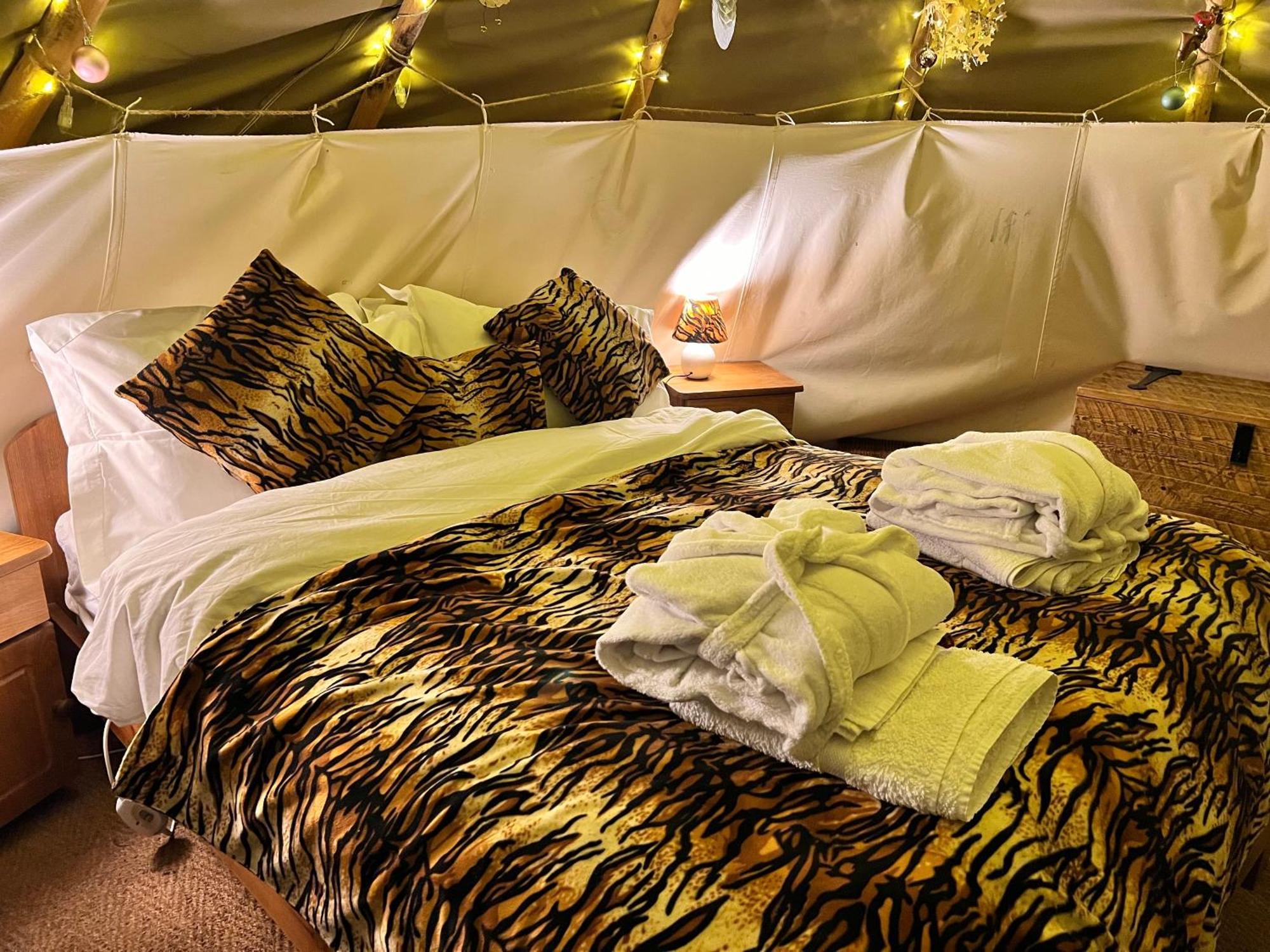Burtree Country House, Tipi'S, Treehouse & Lodge & House Rooms With Hot Tubs In A Private Garden Thirsk Kültér fotó