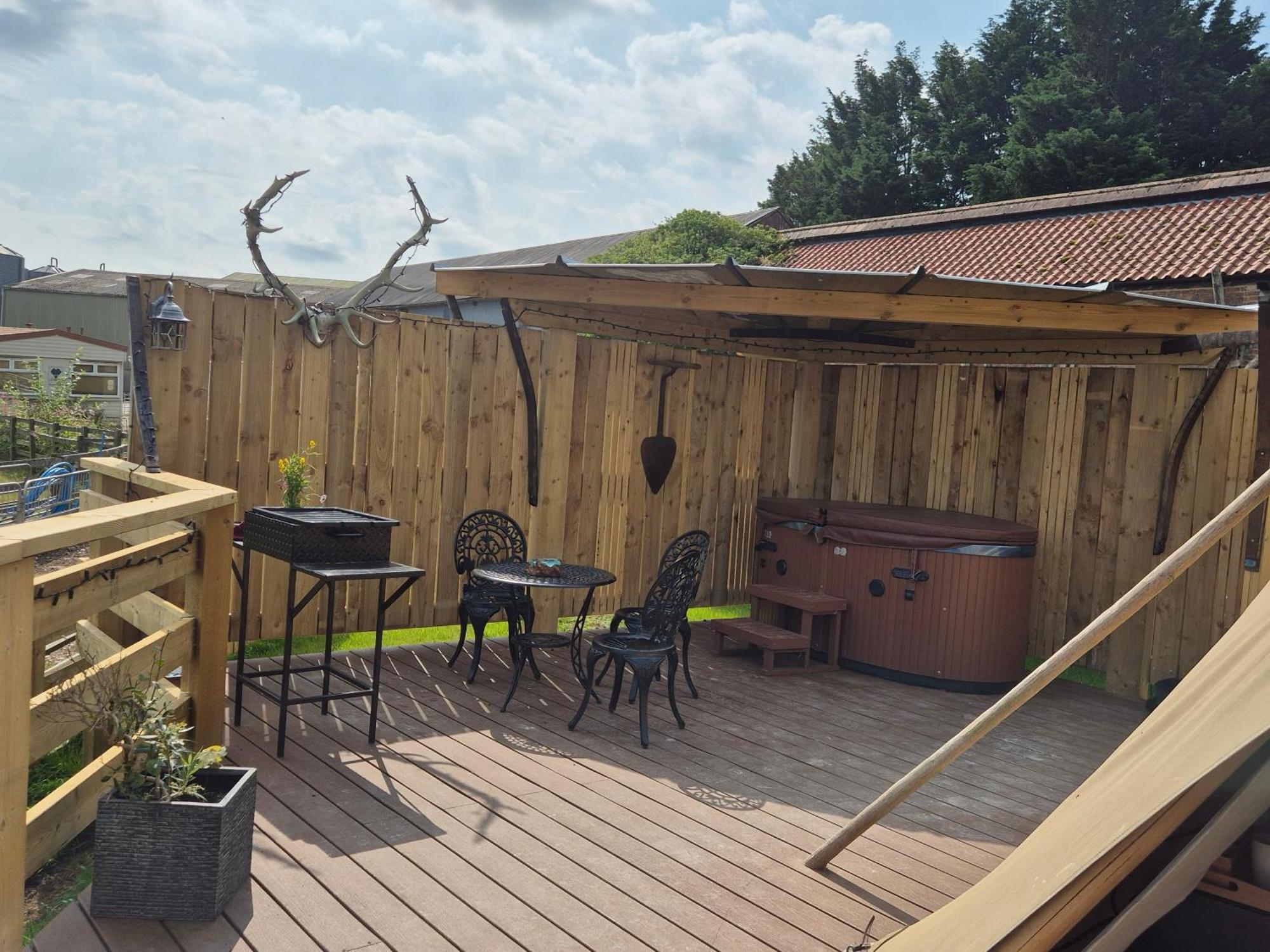 Burtree Country House, Tipi'S, Treehouse & Lodge & House Rooms With Hot Tubs In A Private Garden Thirsk Kültér fotó
