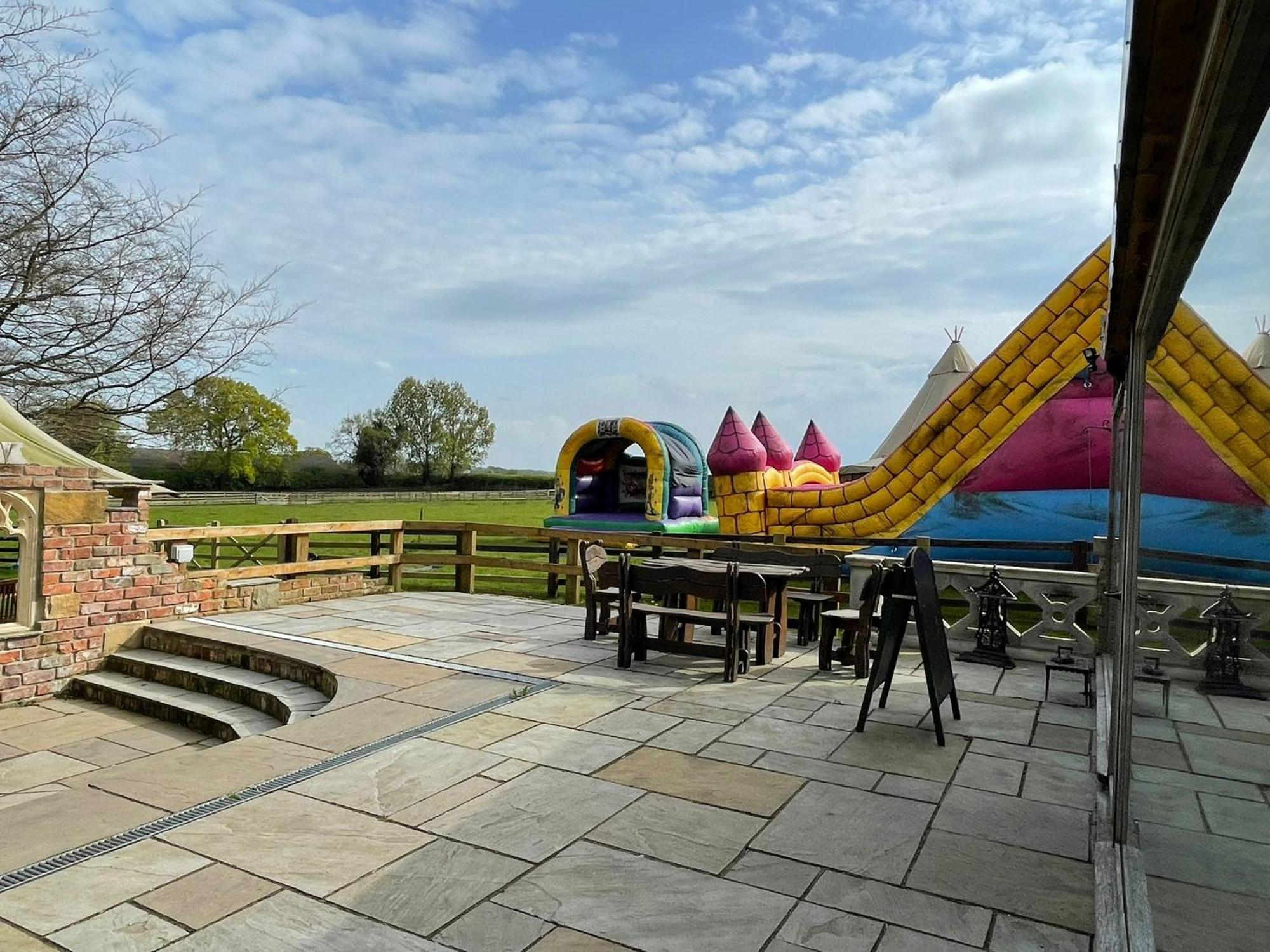 Burtree Country House, Tipi'S, Treehouse & Lodge & House Rooms With Hot Tubs In A Private Garden Thirsk Kültér fotó